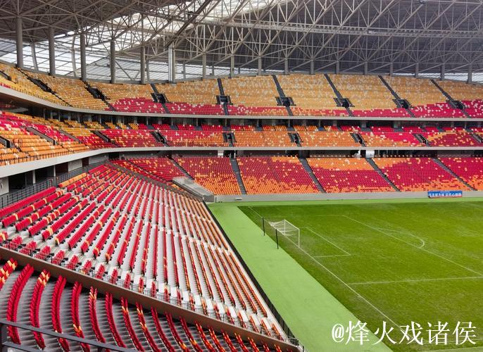 重庆龙兴球场启用：下赛季中超将有10队拥有专用足球场